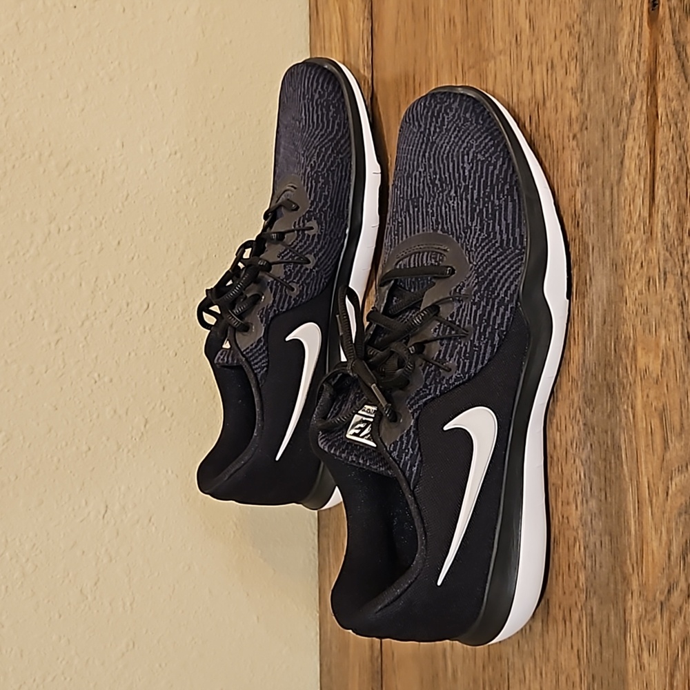 Nike Flex Supreme TR6 Training, Women's Size 12 Black Sneakers